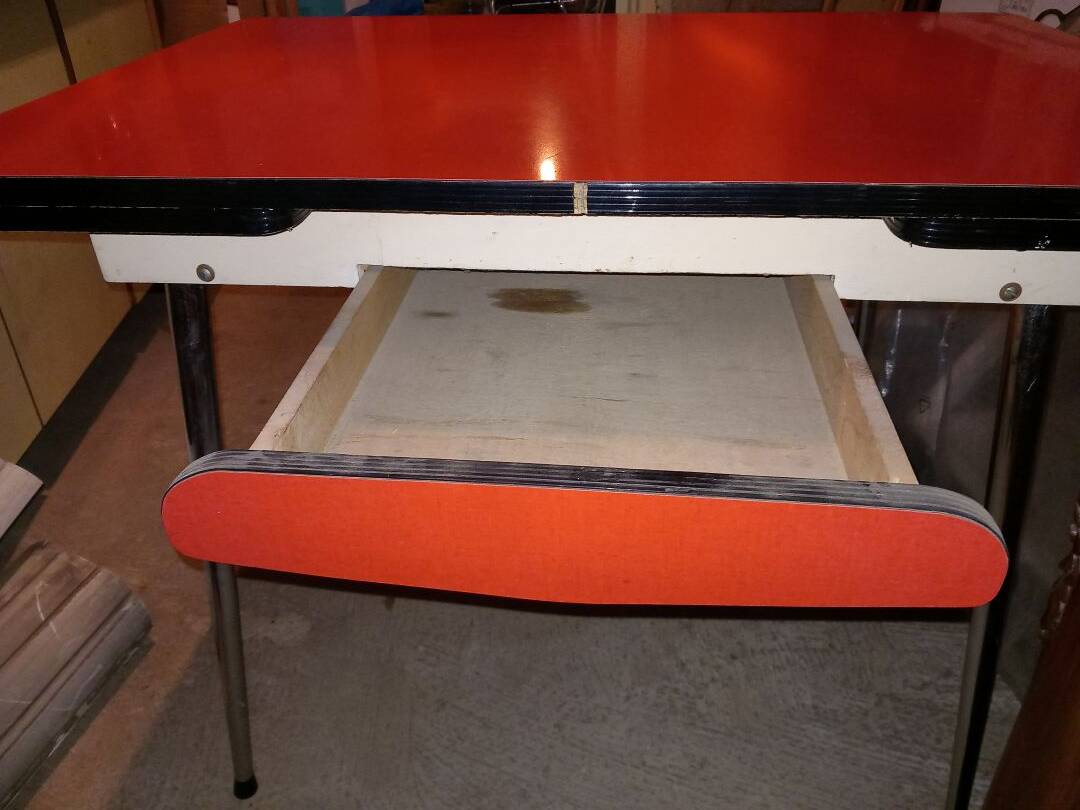 Extendable table + drawer in red Formica – Vintage