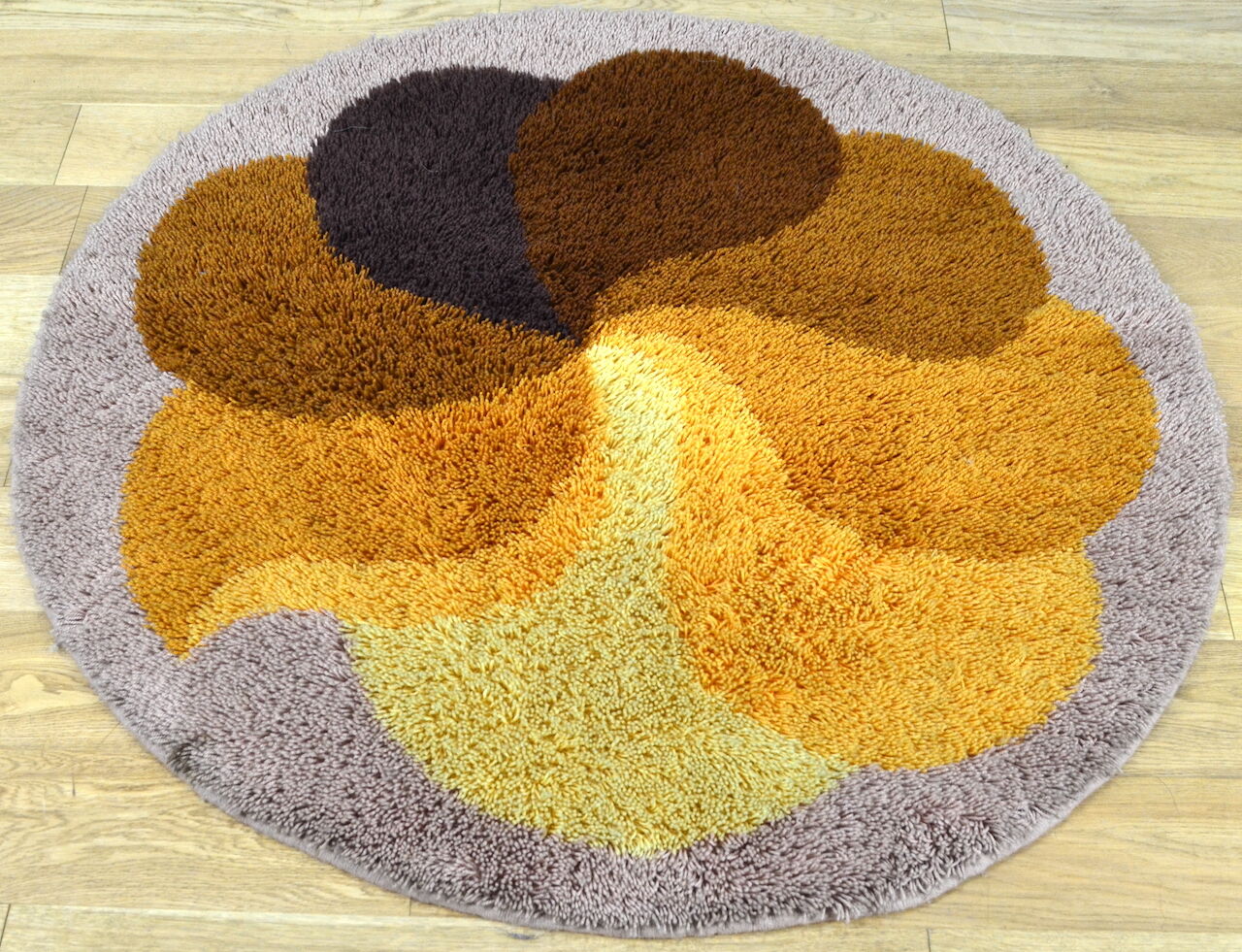 Round carpet desso 1970 holland