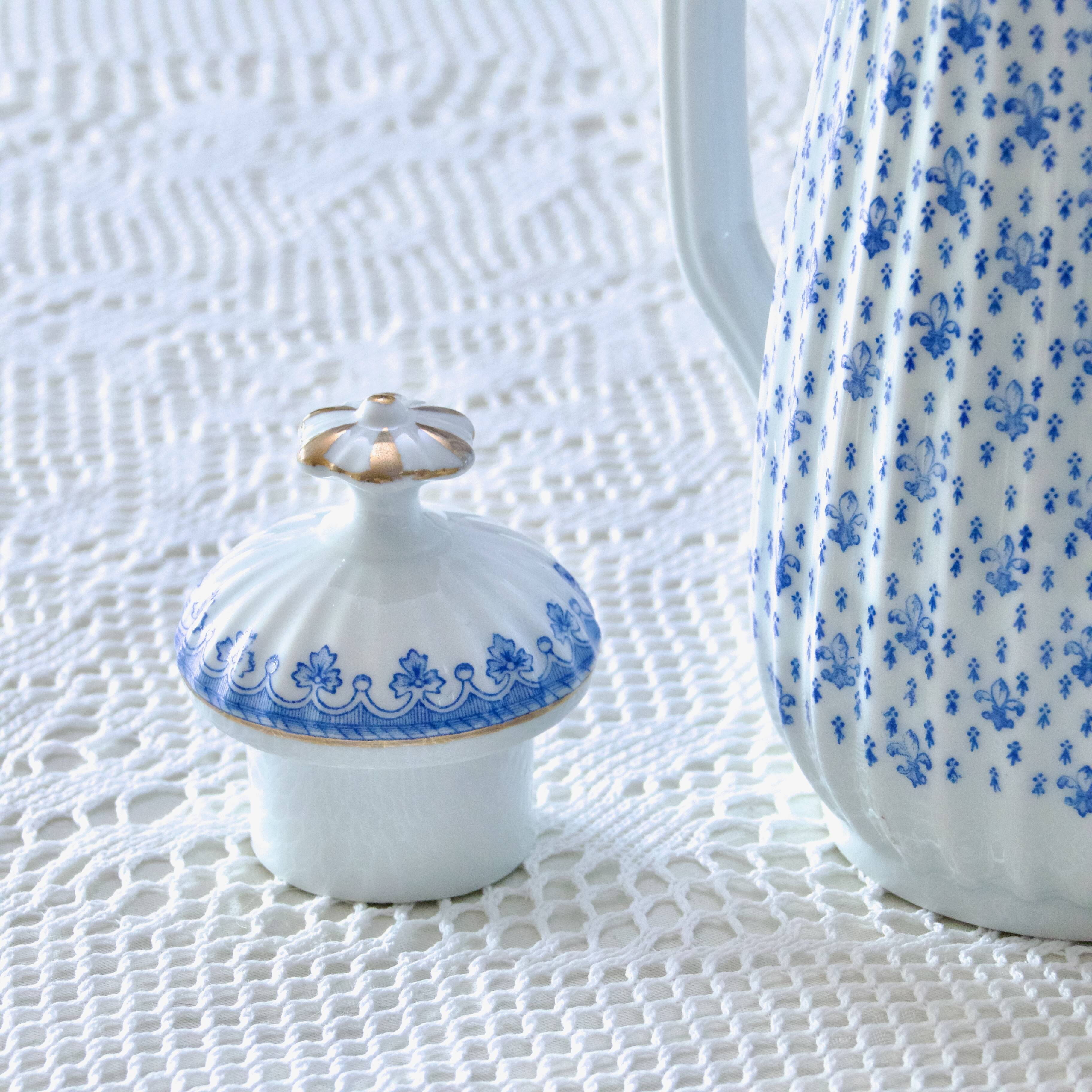 Large 1909 Oscar Shaller Fleur de Lys Porcelain Coffee Pot