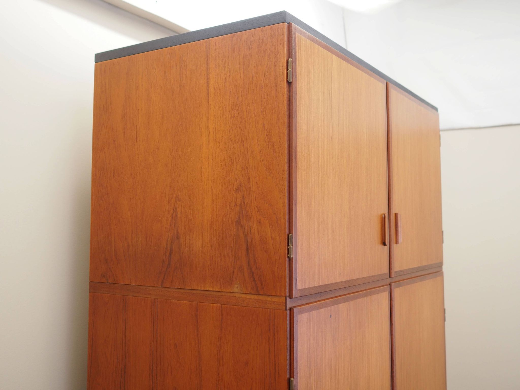 Armoire en teck, design danois, années 1970, fabricant : Omann Jun