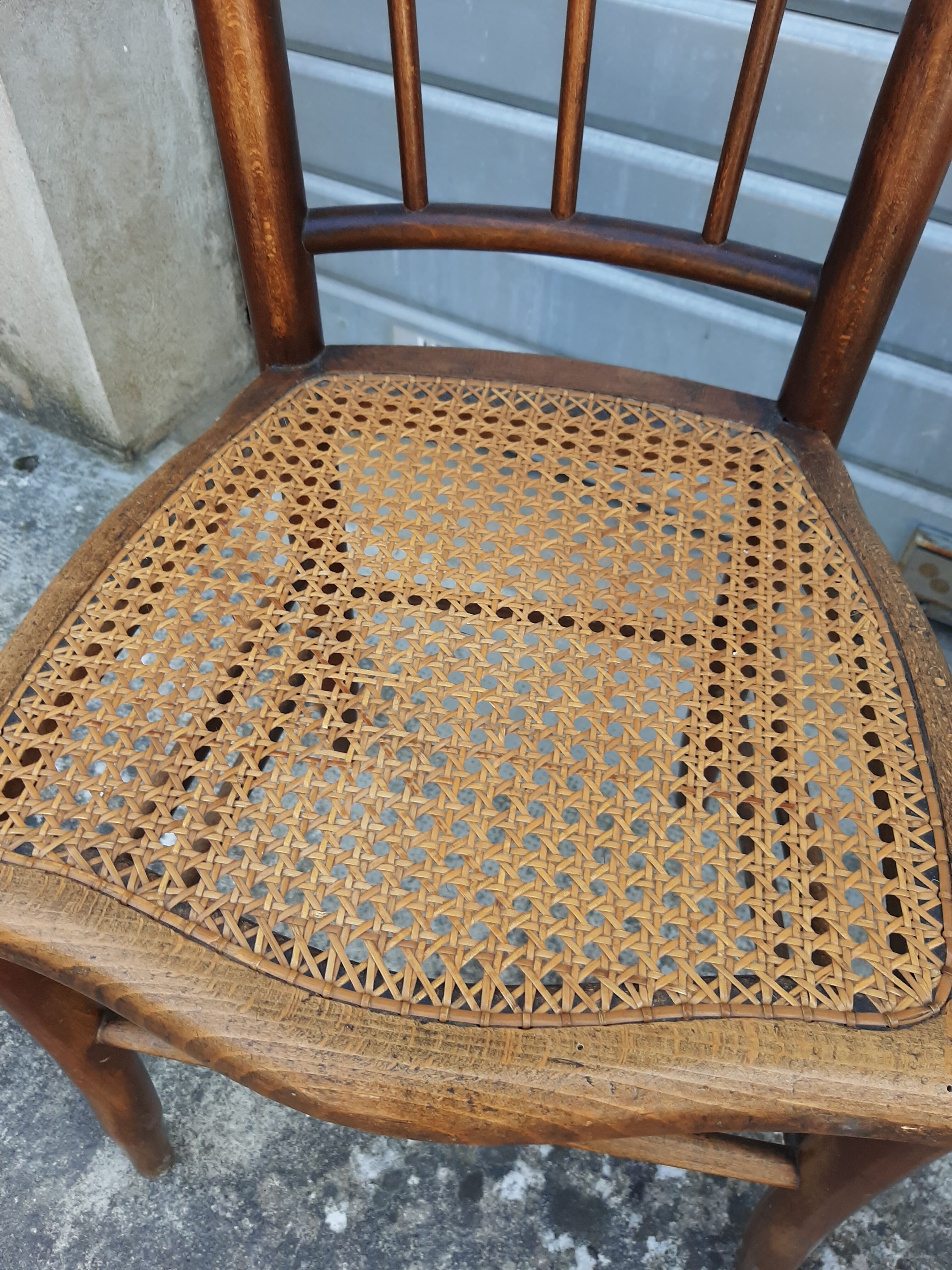 Paire de chaises de bistrot canné