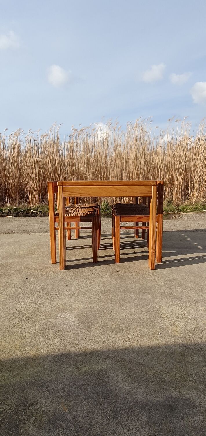 Set vintage pine dining table with 4 rush seat chairs Dutch design