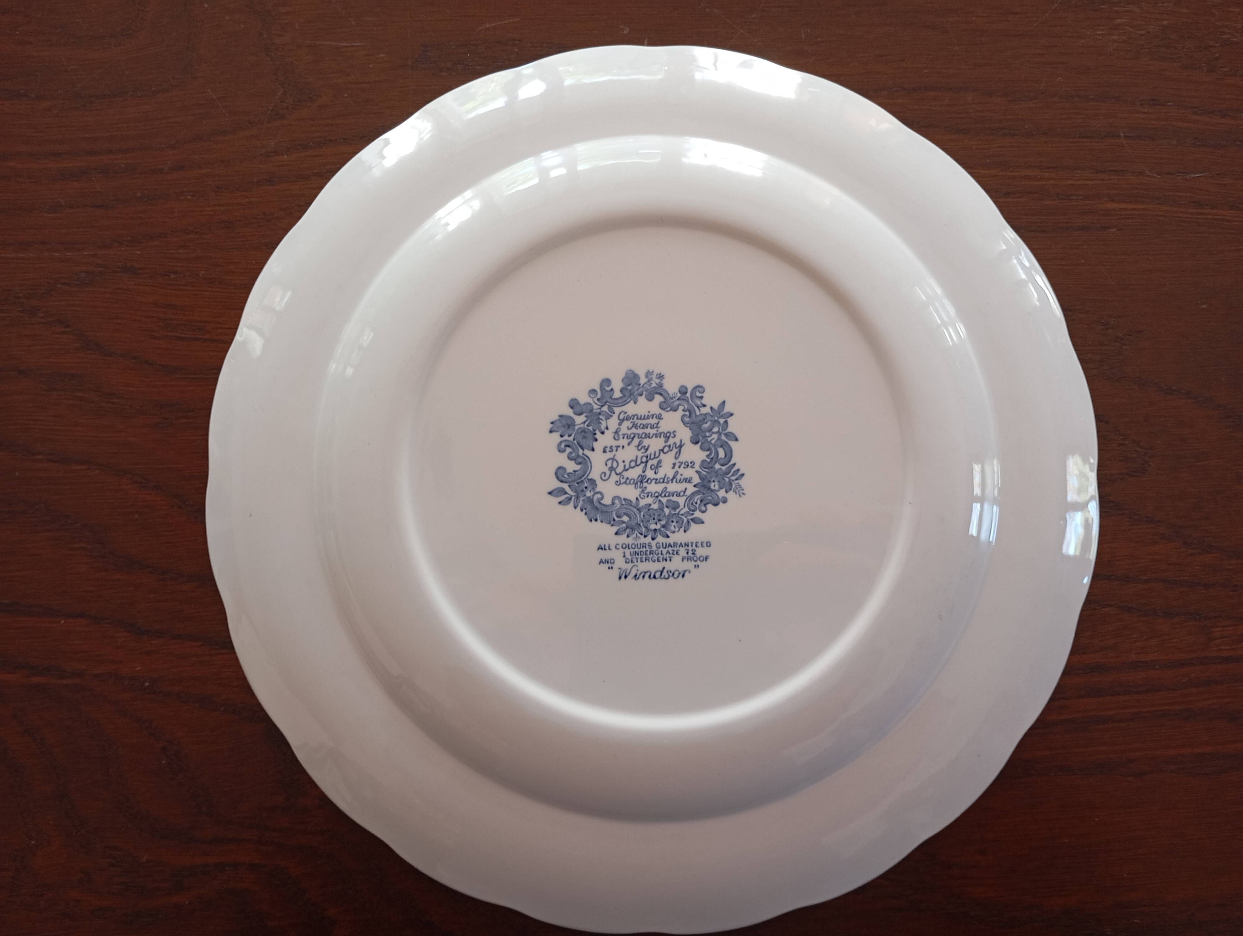 Assiettes plates anglaises Ridgway 'Windsor' bleu & blanc