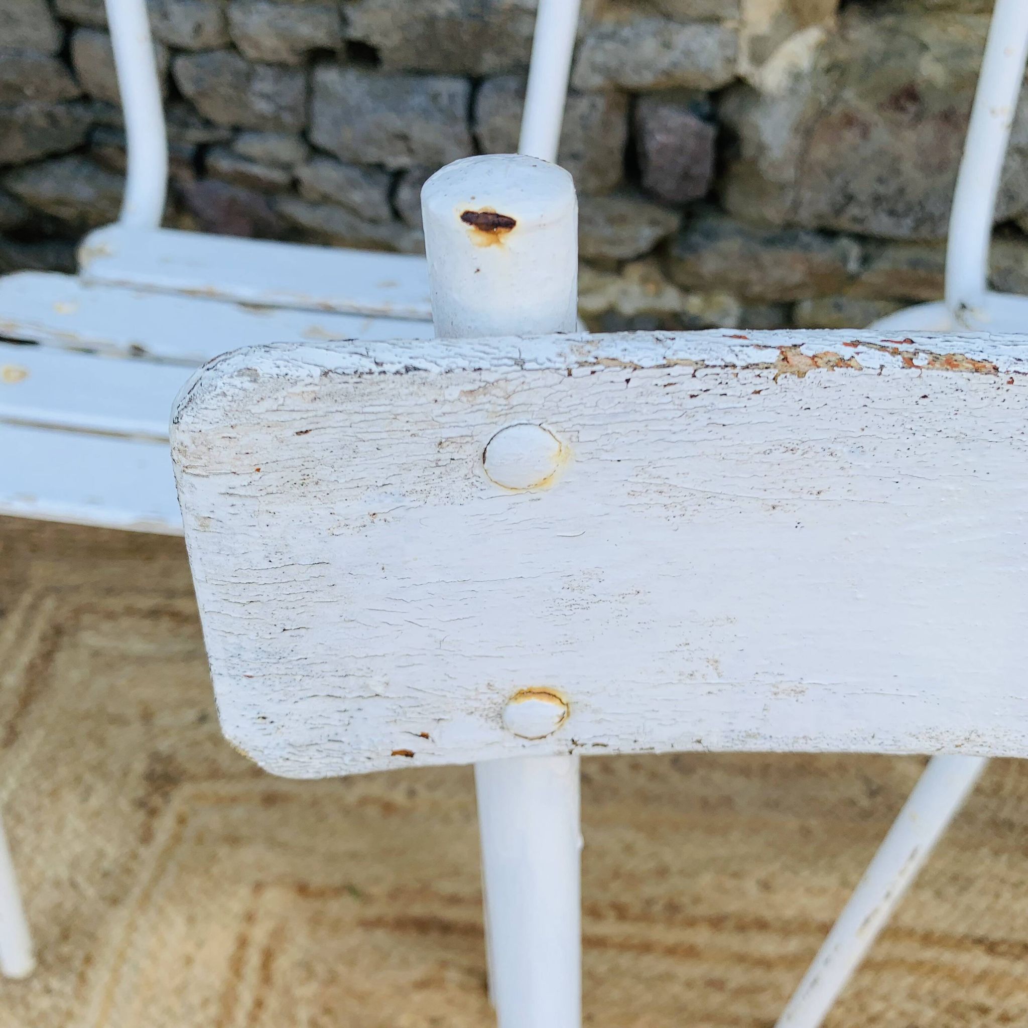 Ensemble de 5 chaises blanches en bois