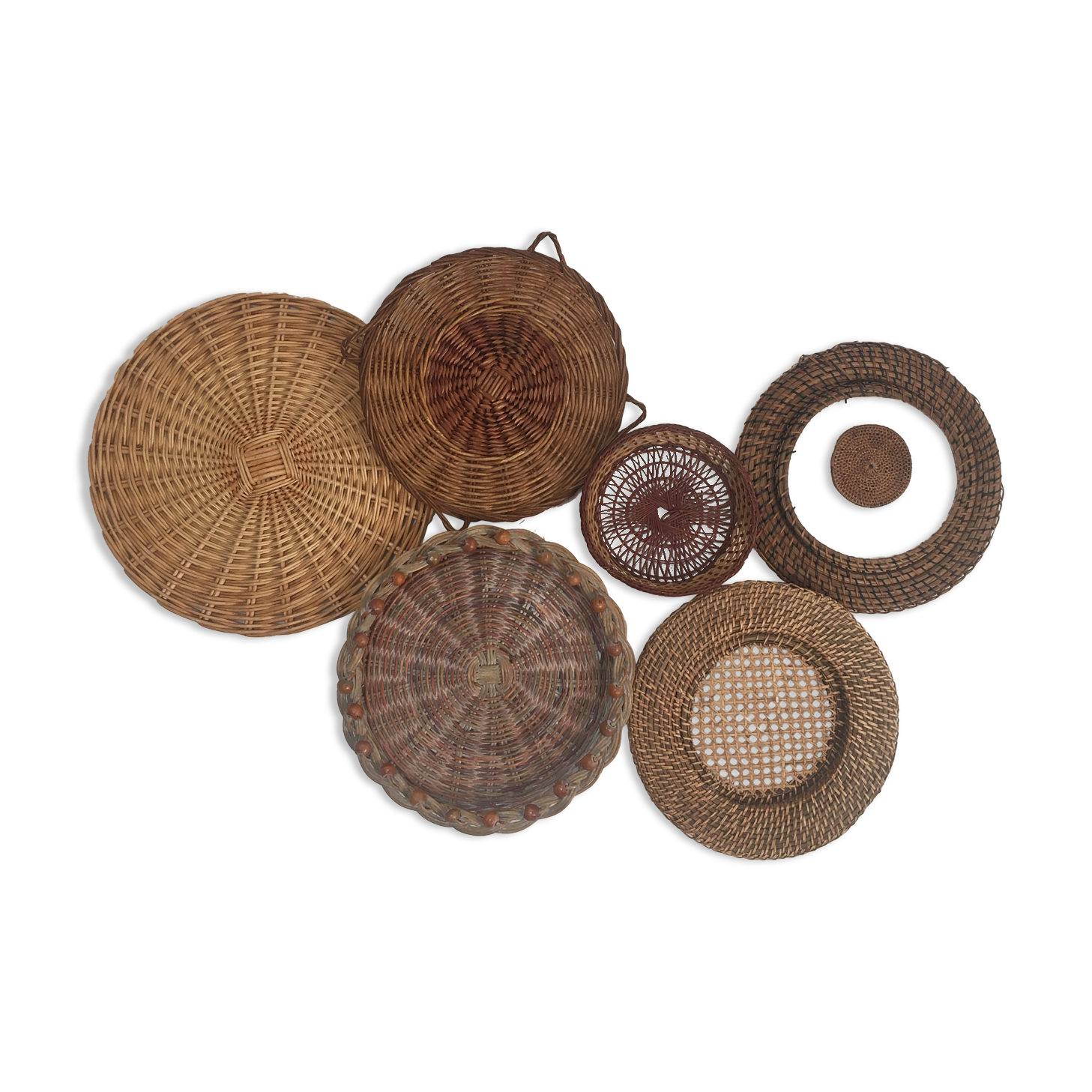 Wall composition of wicker trays