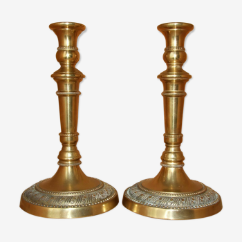 Paire de bougeoirs de style empire ou restauration en bronze doré