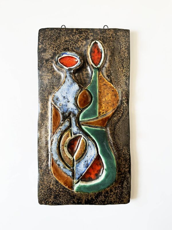Sculpture murale cubiste en terre cuite émaillée. Allemagne, années 50