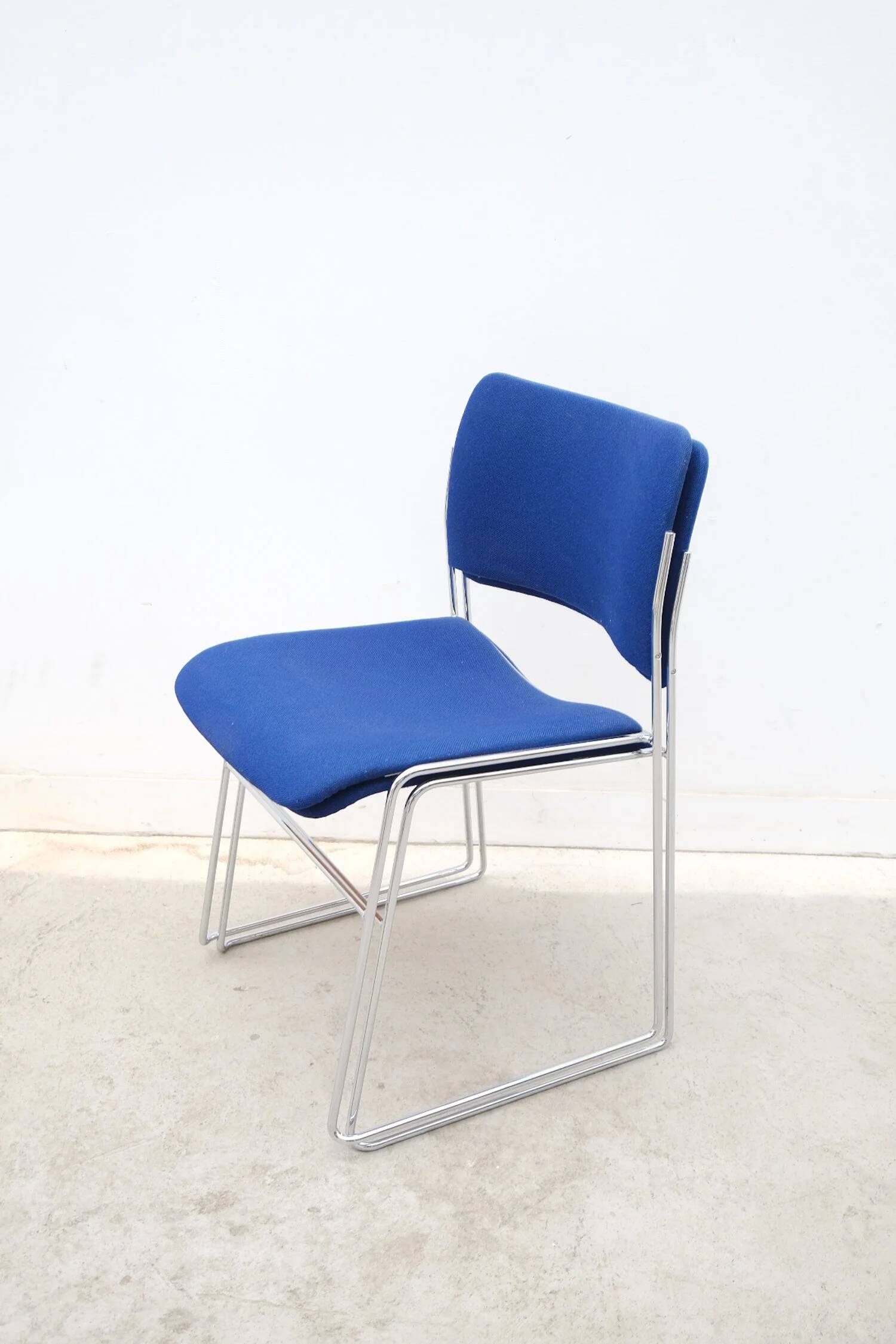 Pair of “4/40” stacking chairs by David Rowland for Howe (USA)