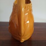 Anthropomorphic pitcher in dabbling