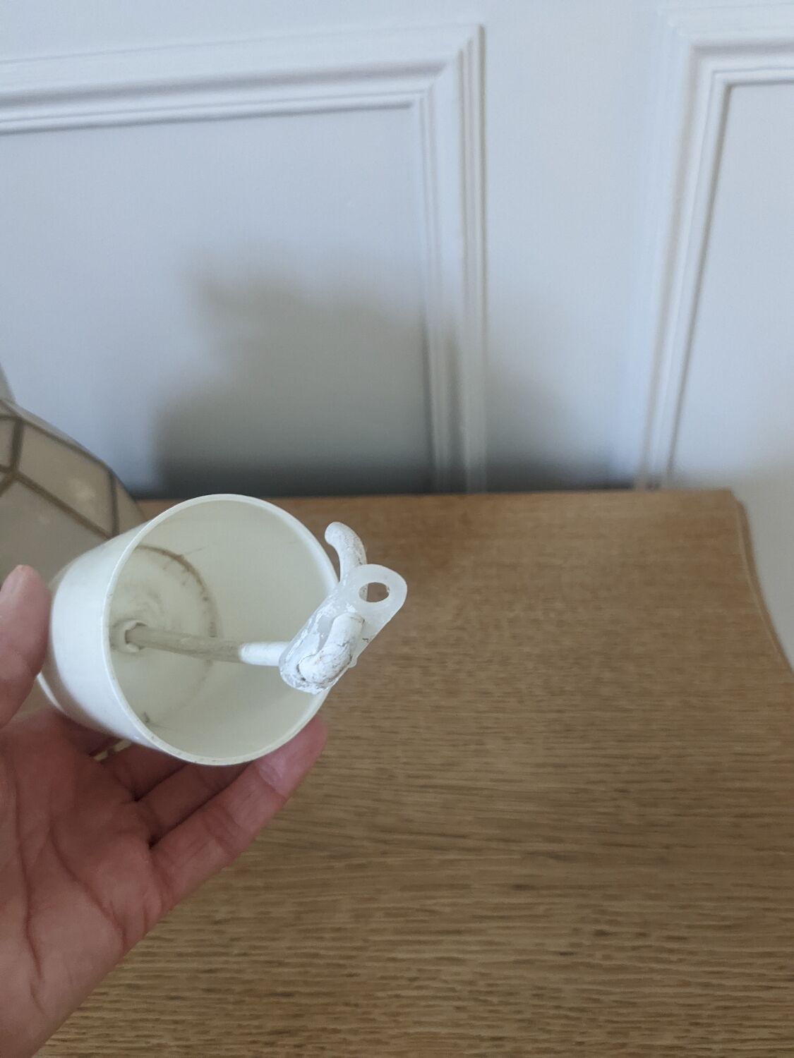 Chandelier in mother-of-pearl and brass