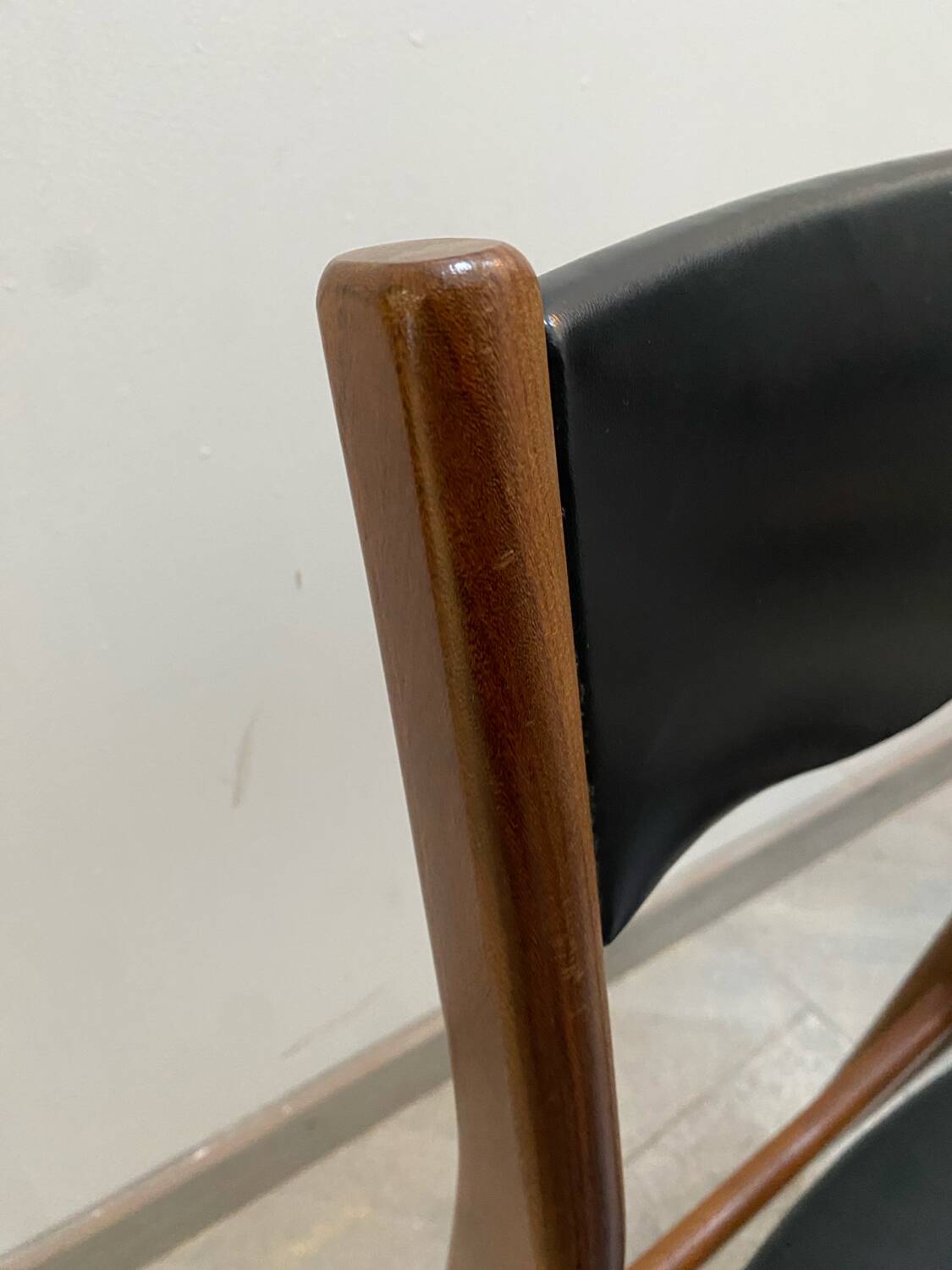 Set of 6 Scandinavian Skaï and teak wood chairs