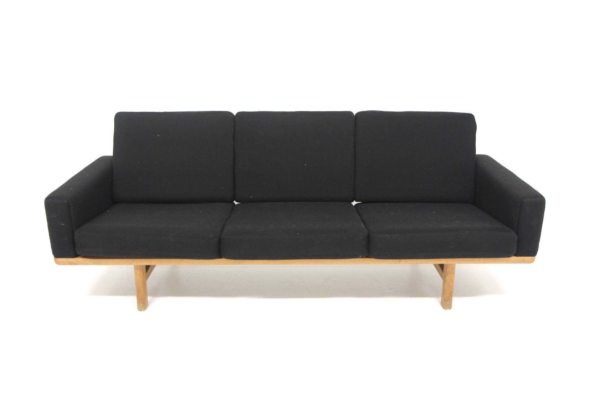 Scandinavian sofa "GE-236", Hans J. Wegner, Getama, Denmark, 1960
