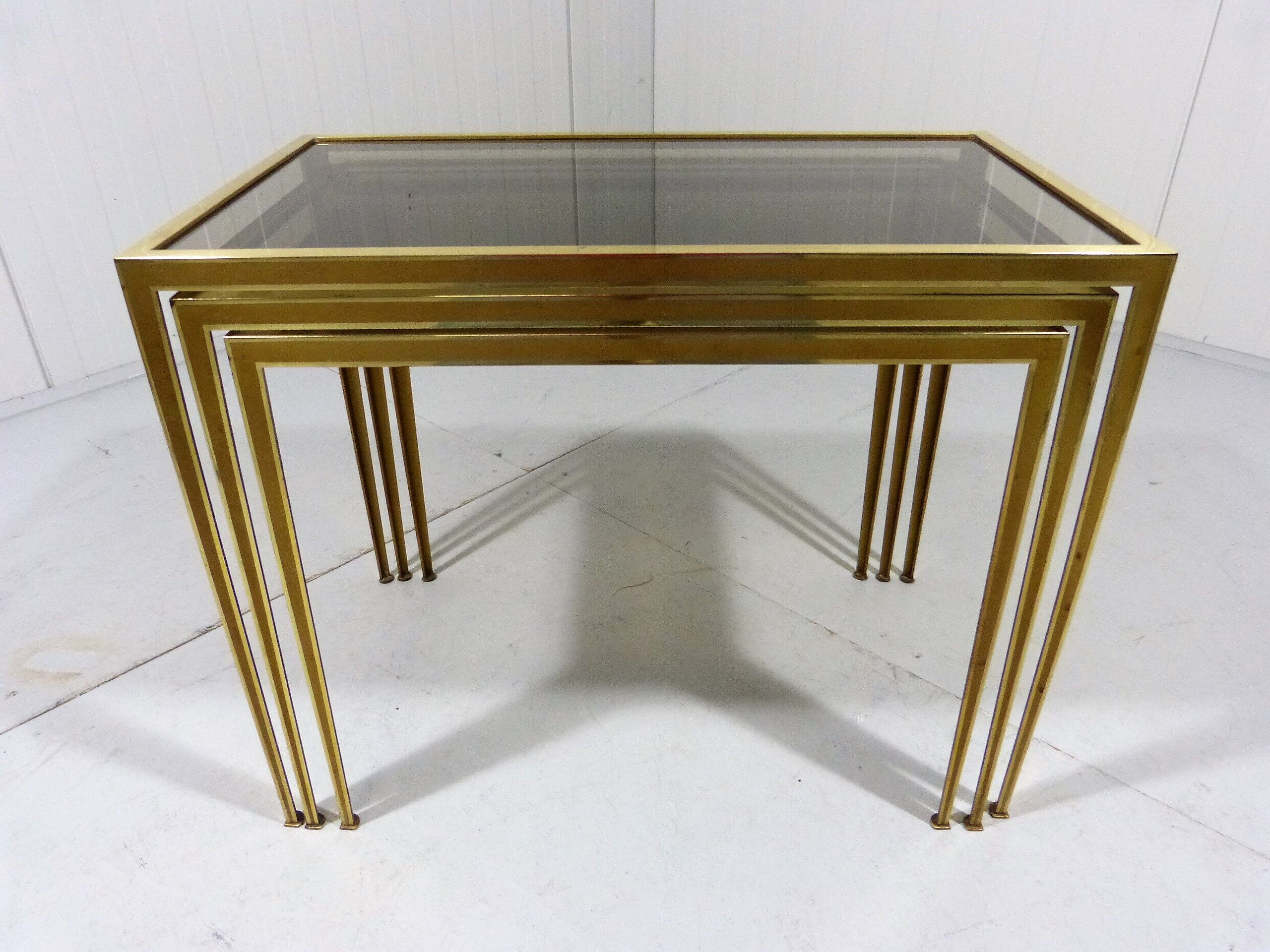 Set nesting tables in brass & glass by Deutsche Vereinigte Werkstätten