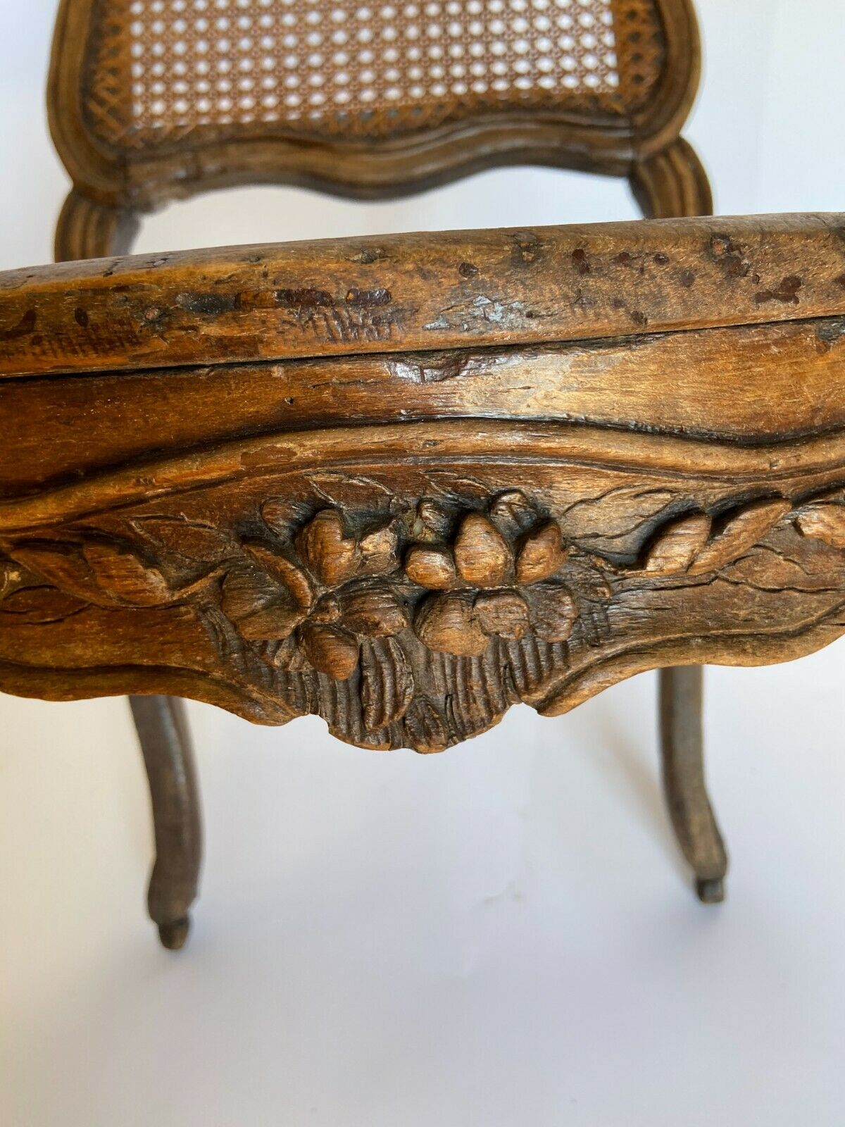 Chaise de style Louis XV decor floral cannage fin XlXeme