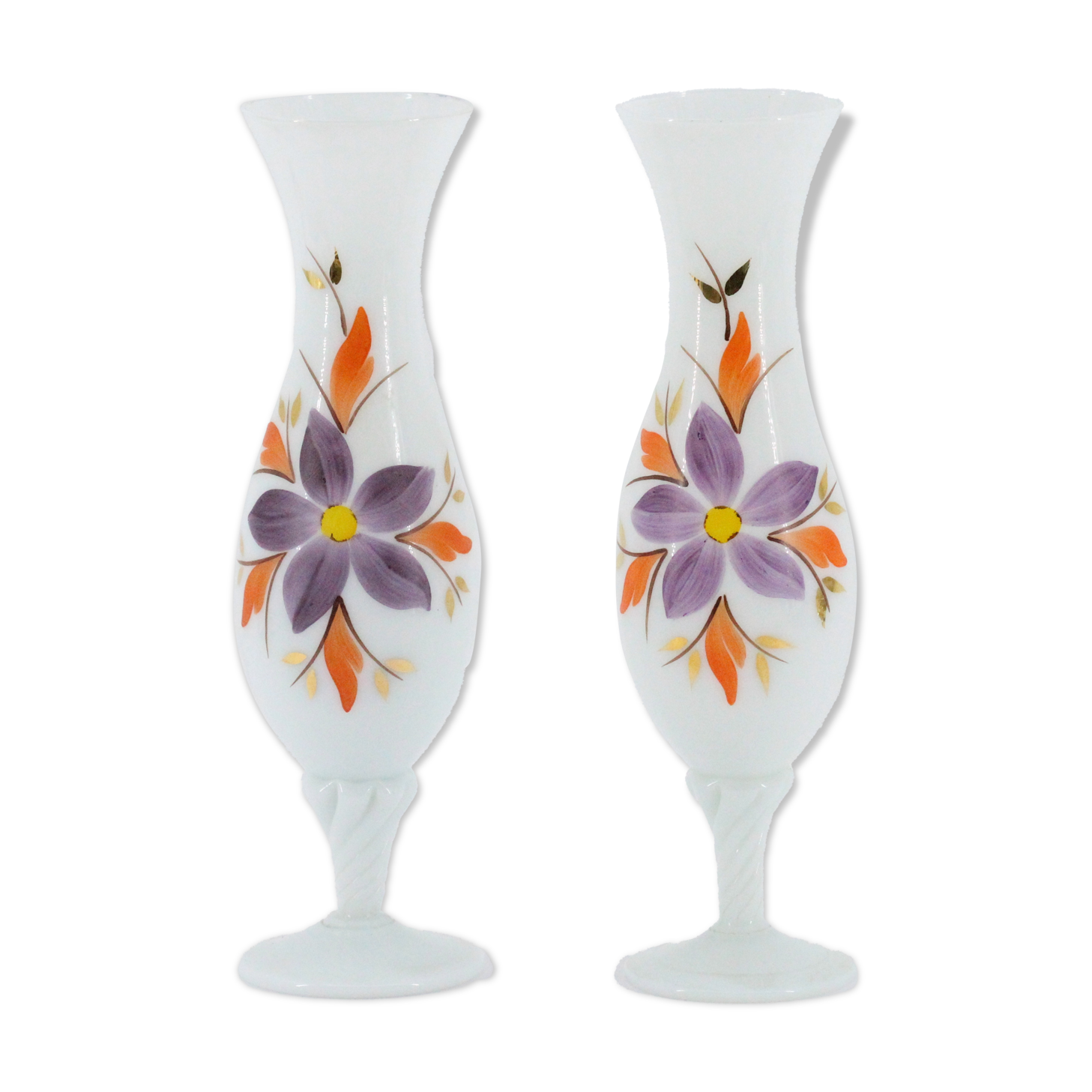Paire de vases en opaline peints à la main