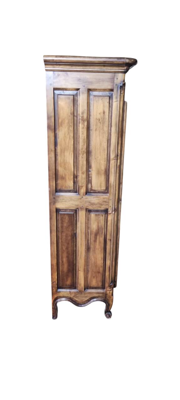 Very pretty solid wood bonnet, very beautiful wood species