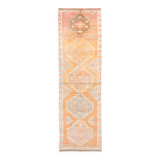 Tapis runner vintage anatolien, tons terre cuite, orange doux et gris clair