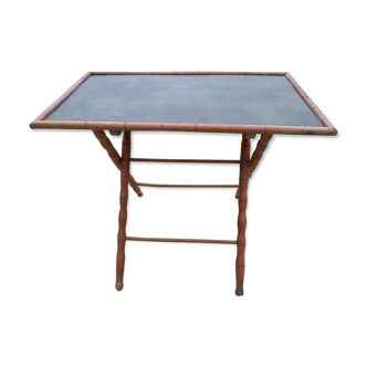 Colonial folding table