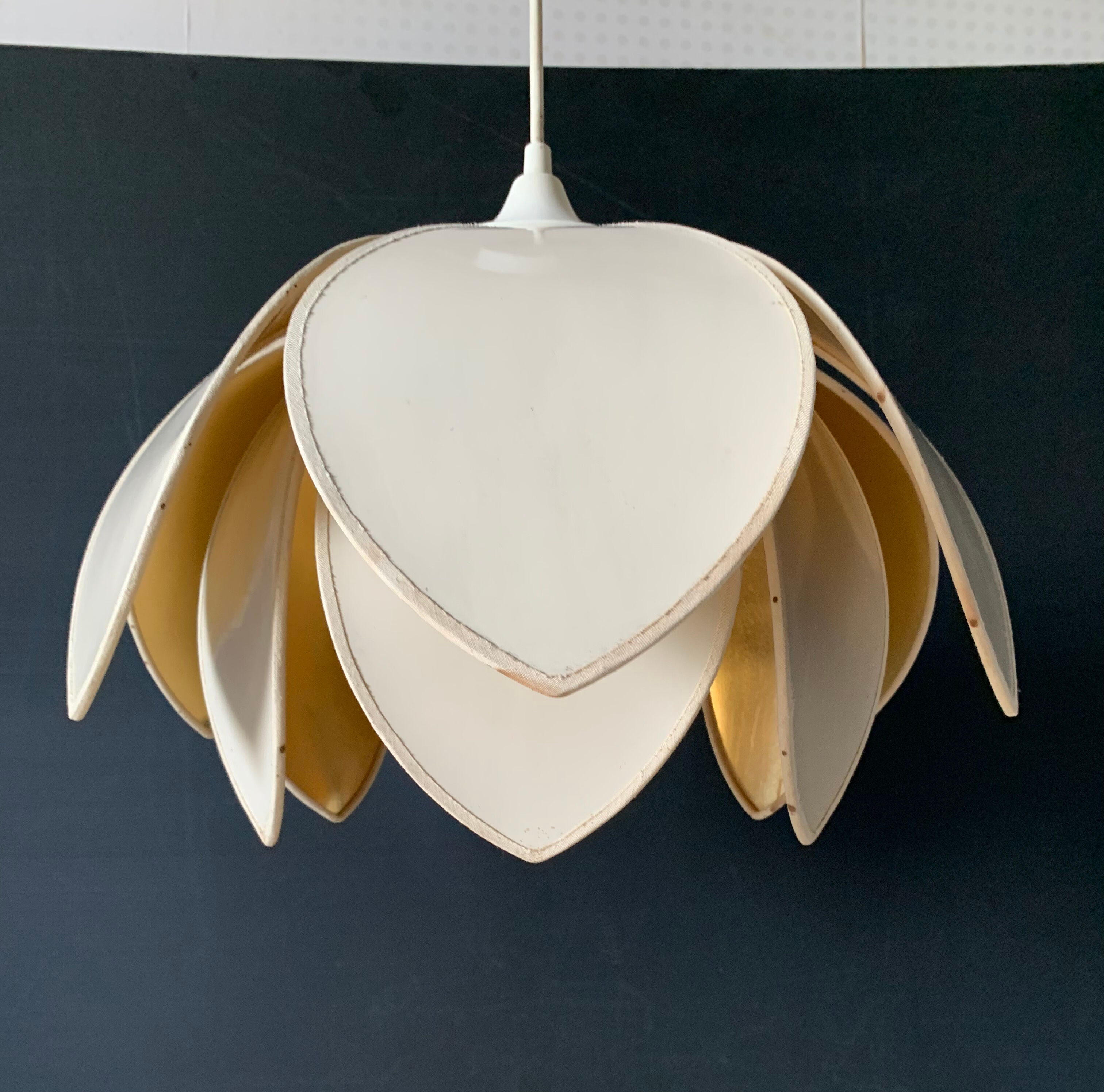 Suspension fleur de lotus vintage