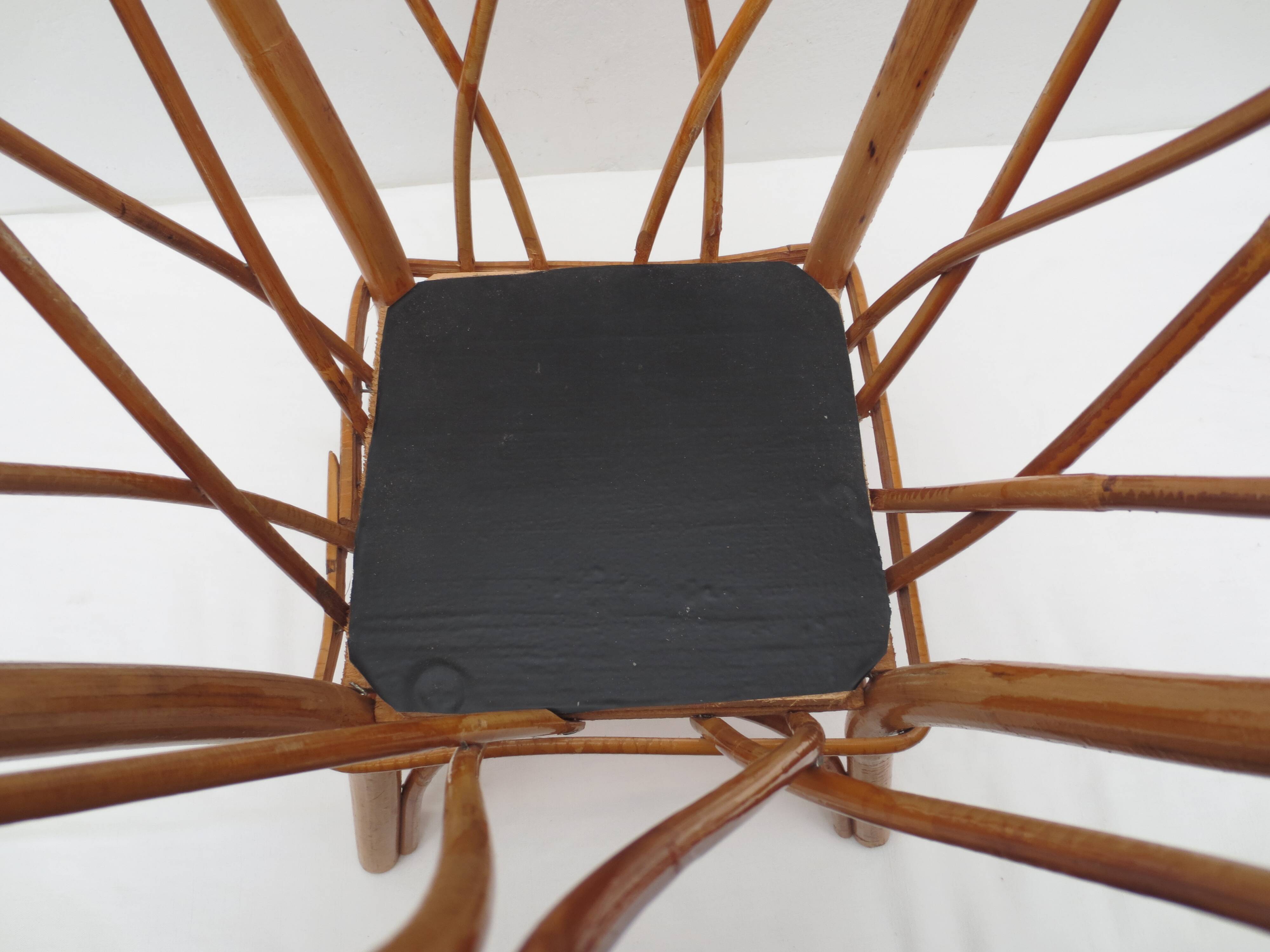 Square work basket on light varnished wicker legs, with handle