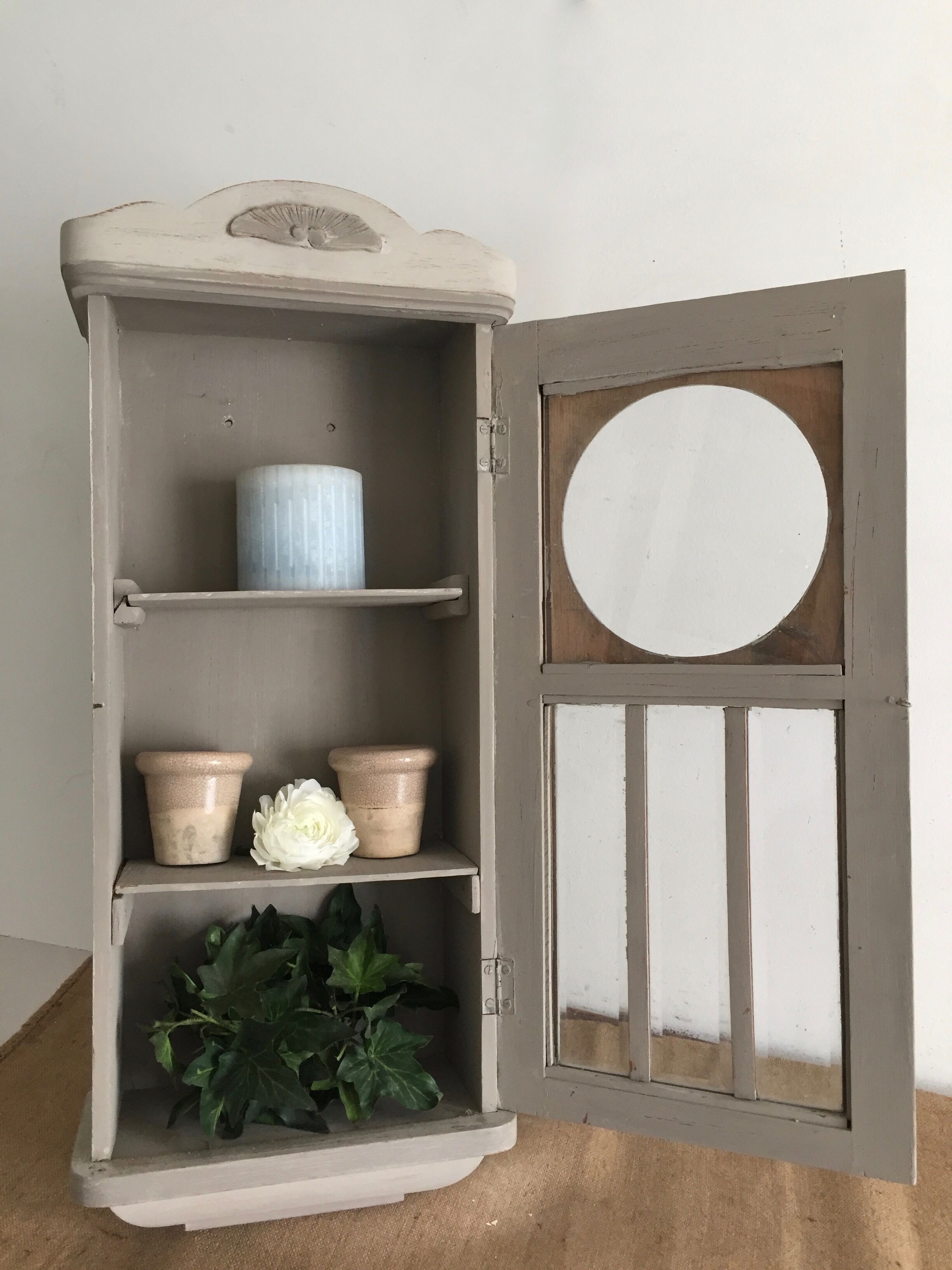 Showcase with bevelled glasses