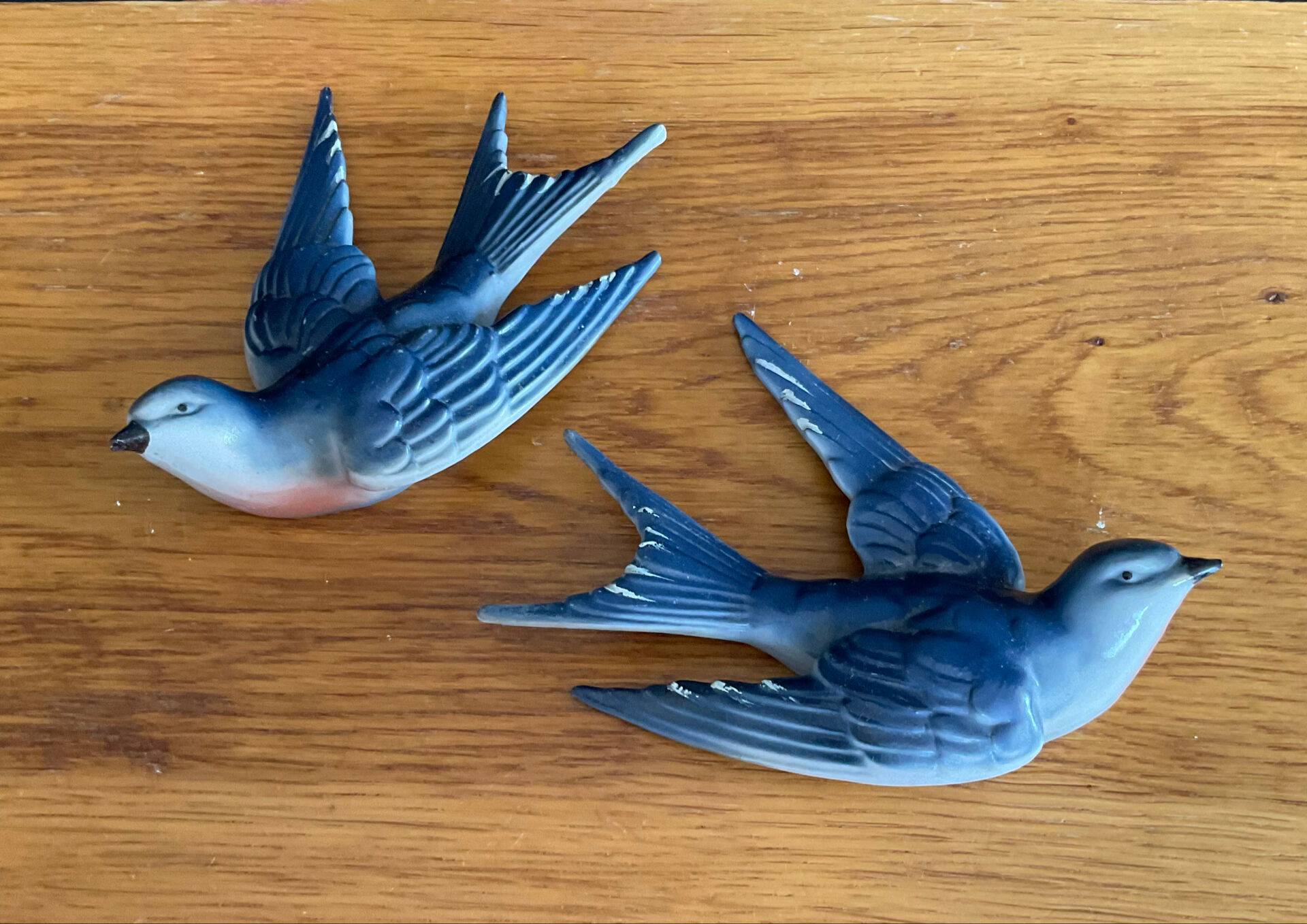 Old pair of porcelain birds for wall decoration.