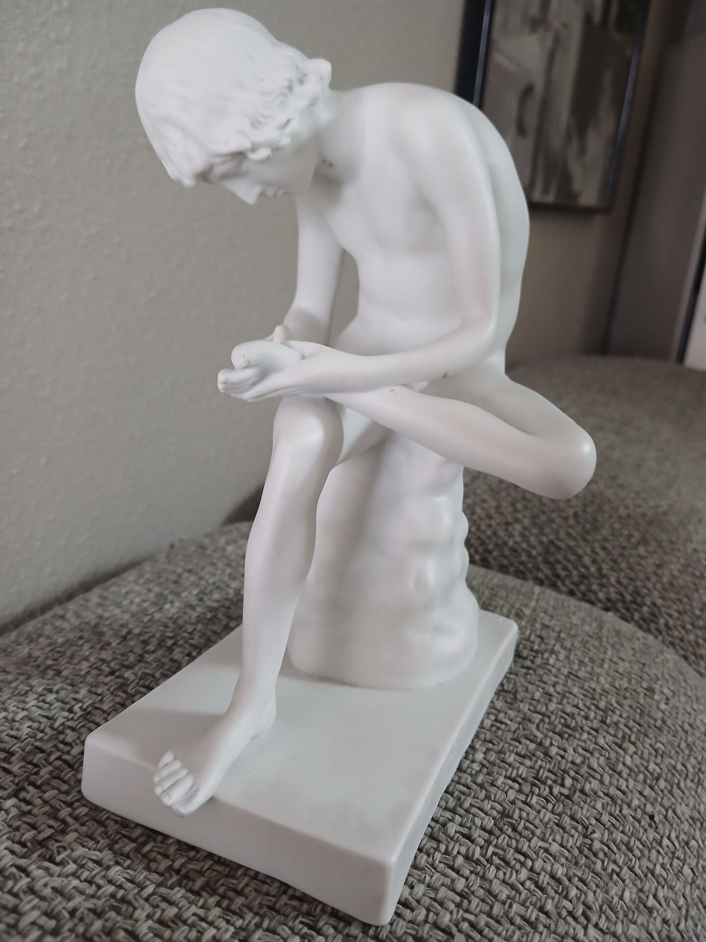 Statuette of the thorn shooter.