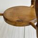 Tabouret vintage en bois tourné avec tablette basse