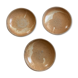 3 plates sandstone cups