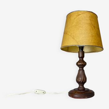 Lampe de table rustique en bois sculpté