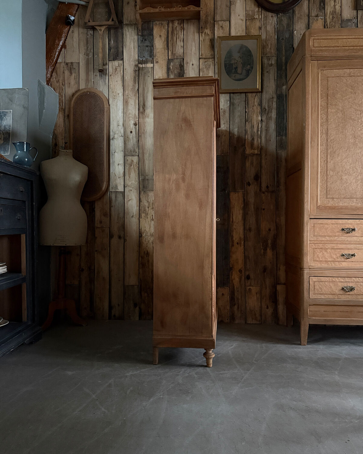 Old library with grilles (renovated)