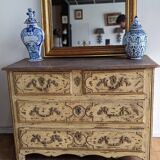 Commode patinée époque xviii
