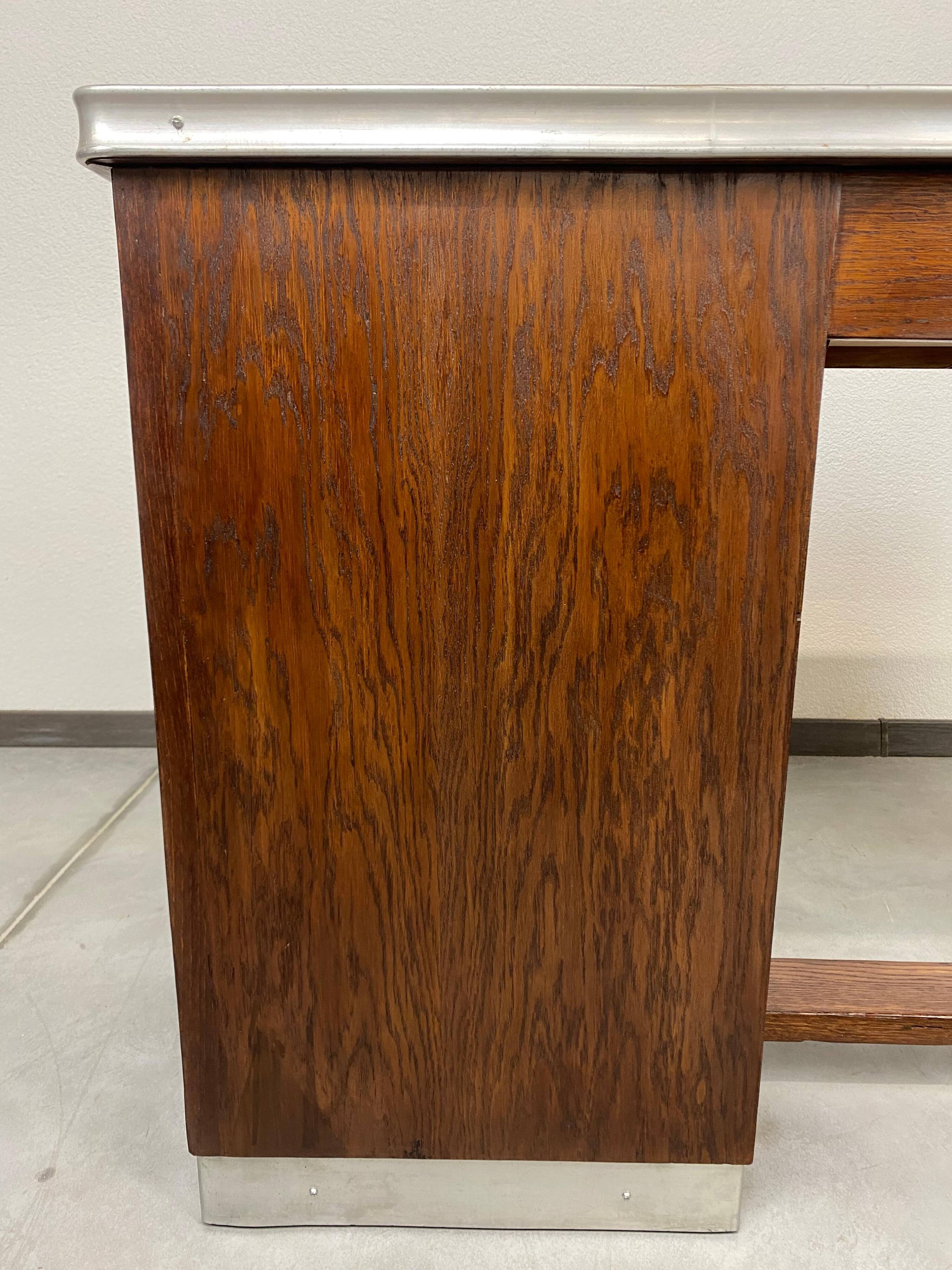 Small functionalist desk