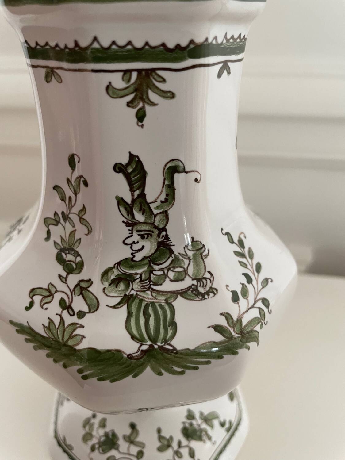 Decorative sugar bowl