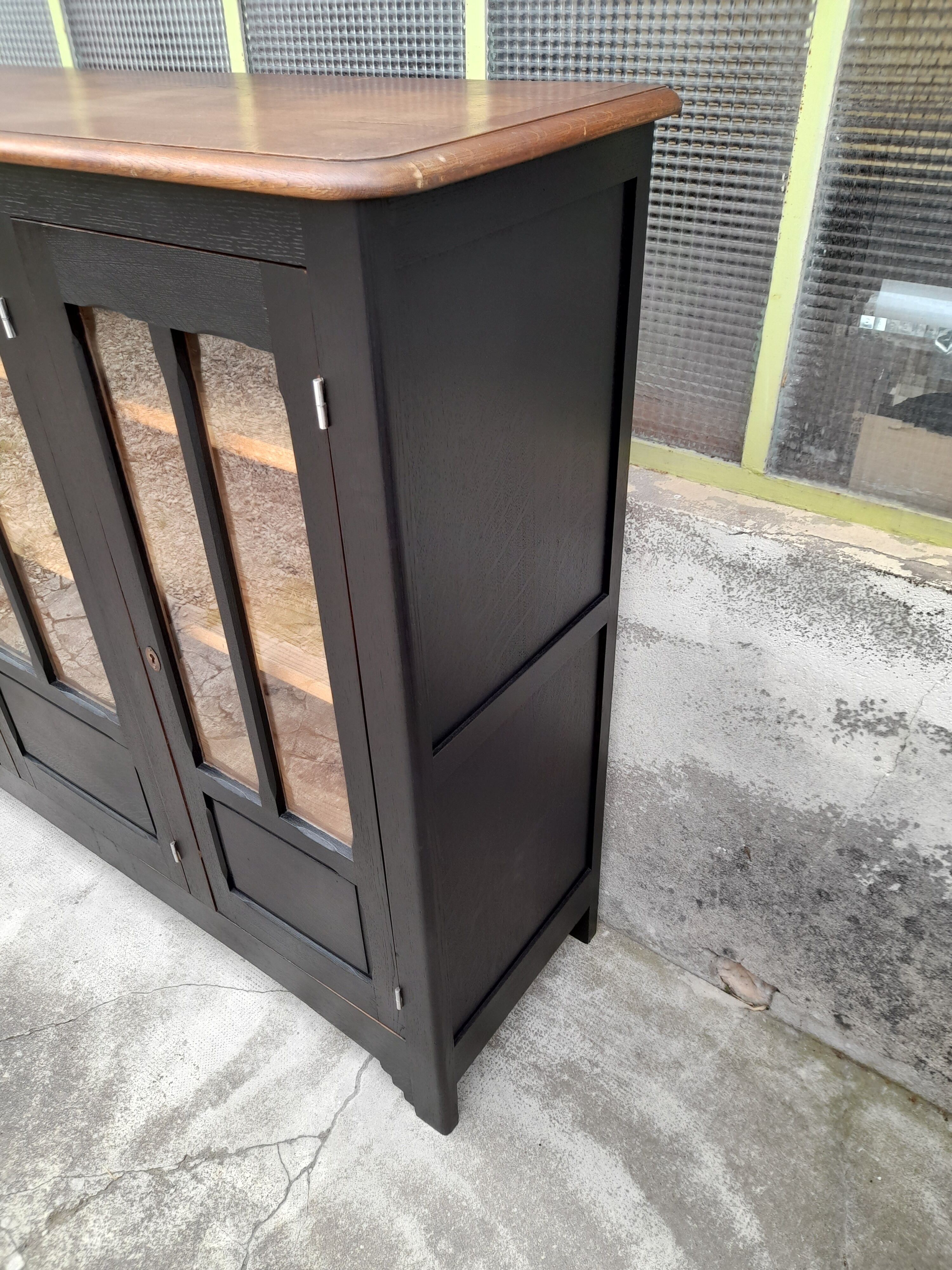 Buffet showcase 3 doors patiné black year 50