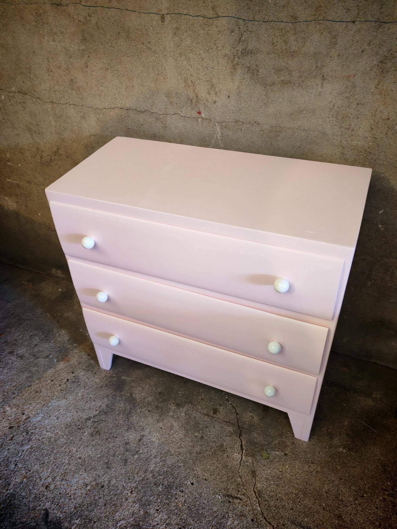 Commode rose poudré