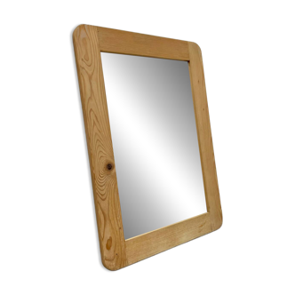 Large rectangular mirror in natural pine.
