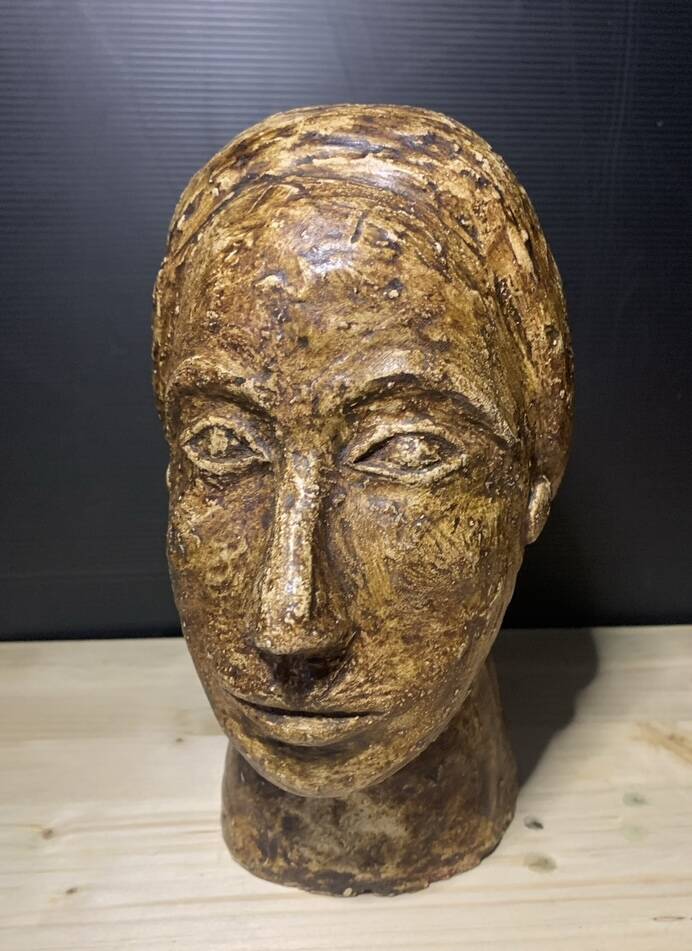 Brutalist head in varnished plaster