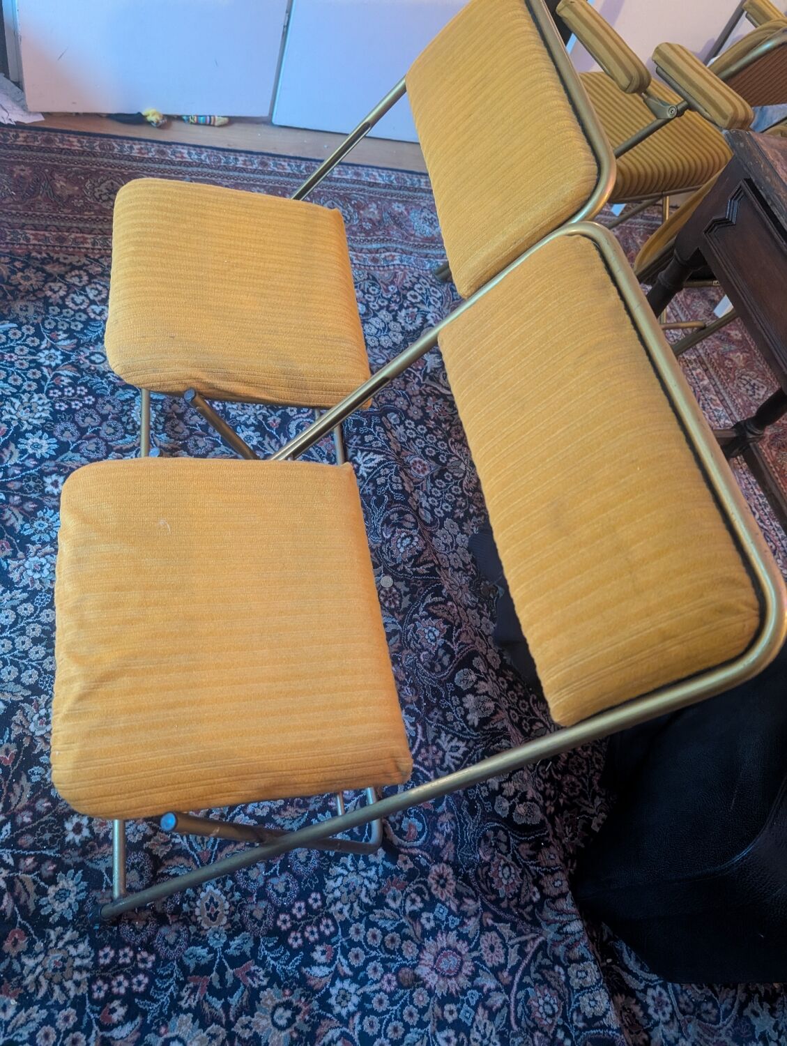 Paire de chaises opéra Lafuma en velours jaune