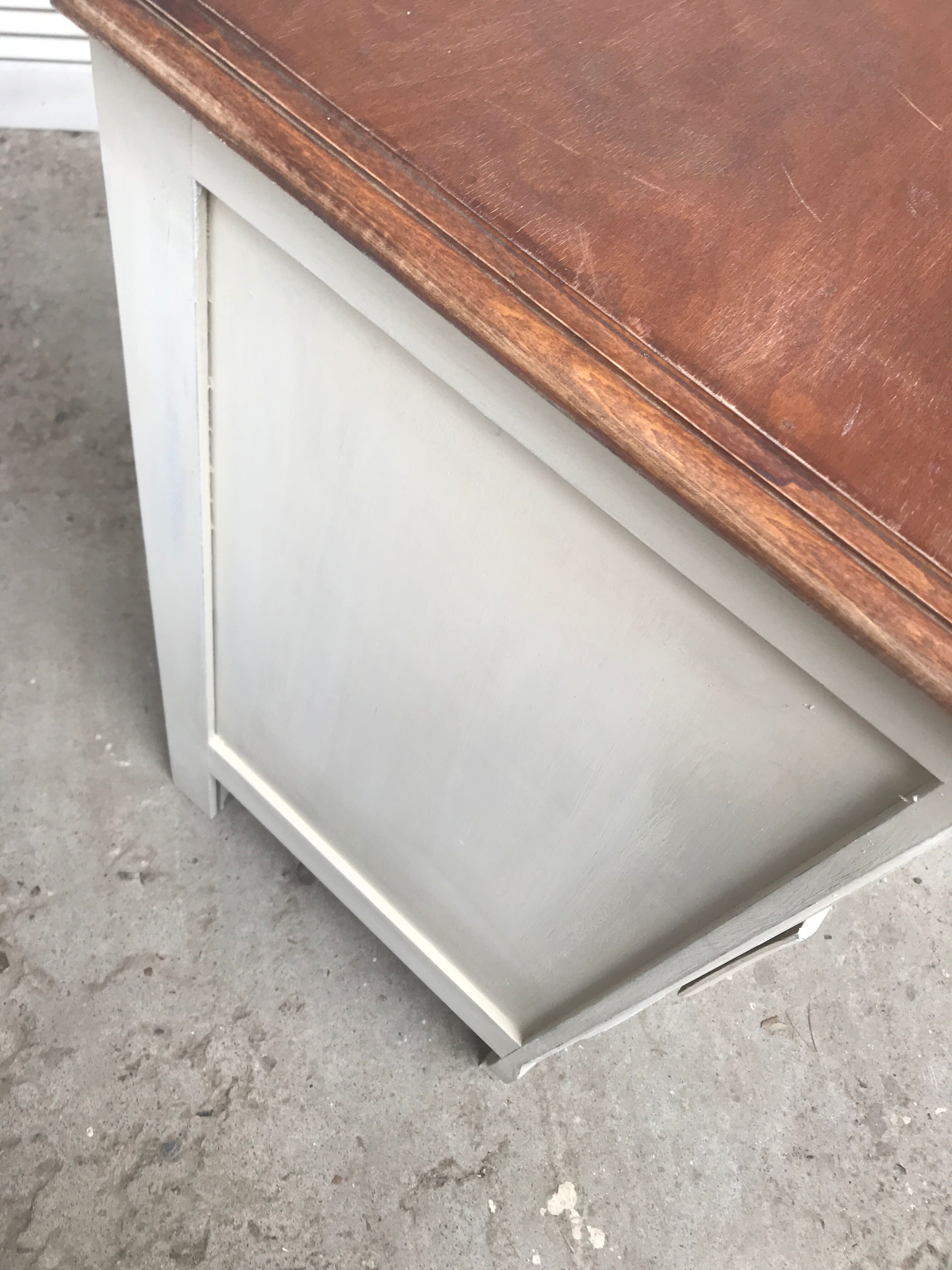 Old White chest of drawers