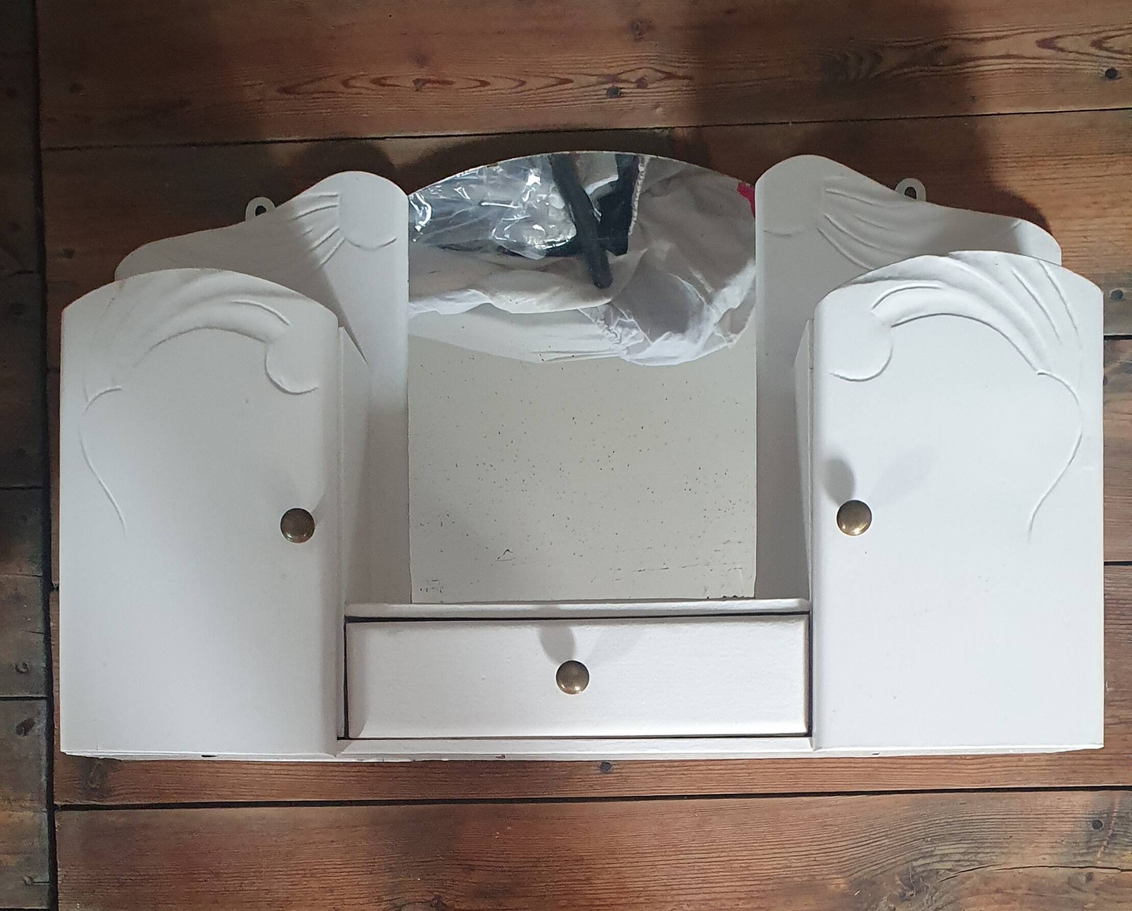 Bathroom wall cabinet