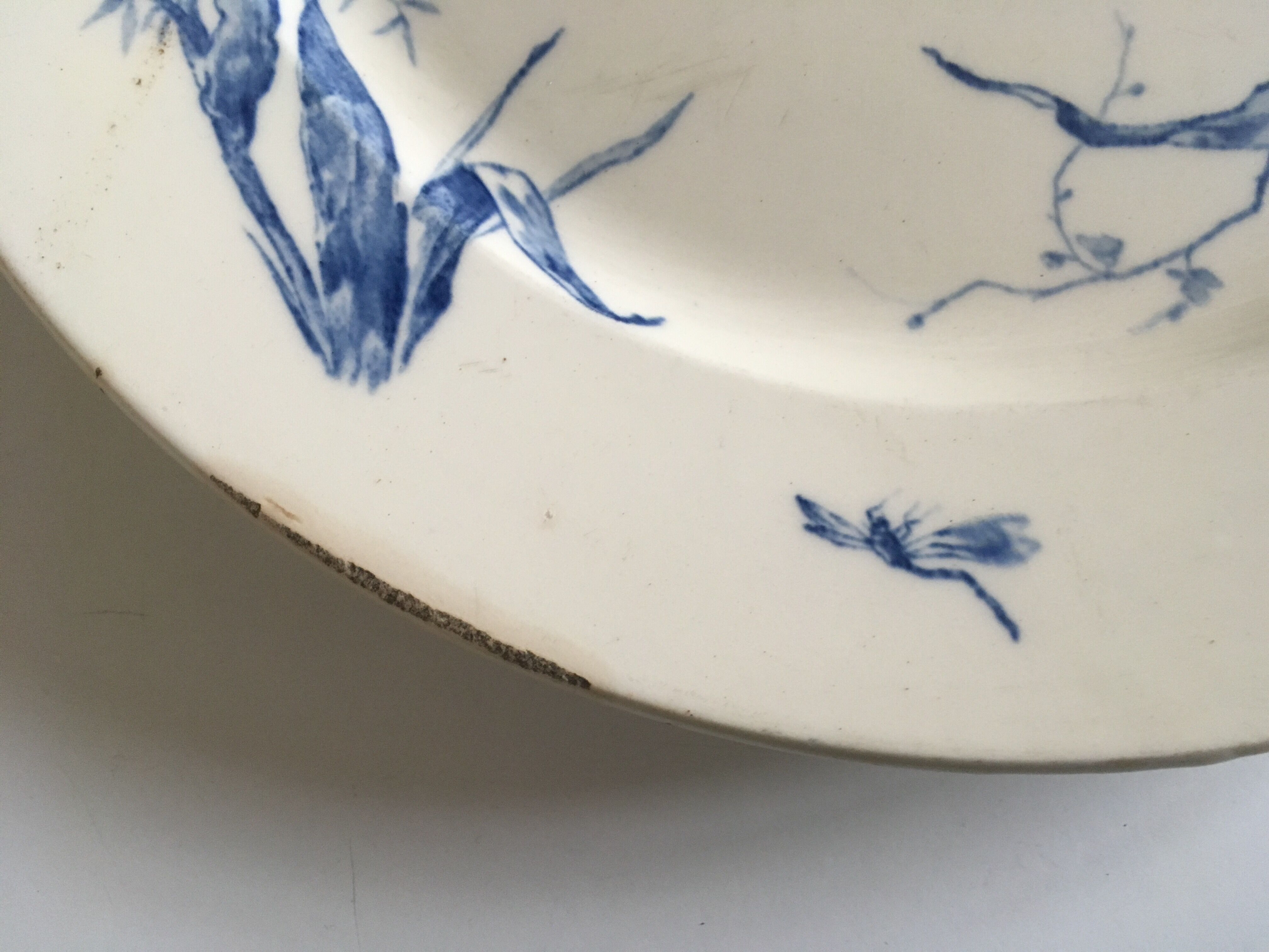 Gien Iris 19th-19th-seeded flower and dragonfly dish