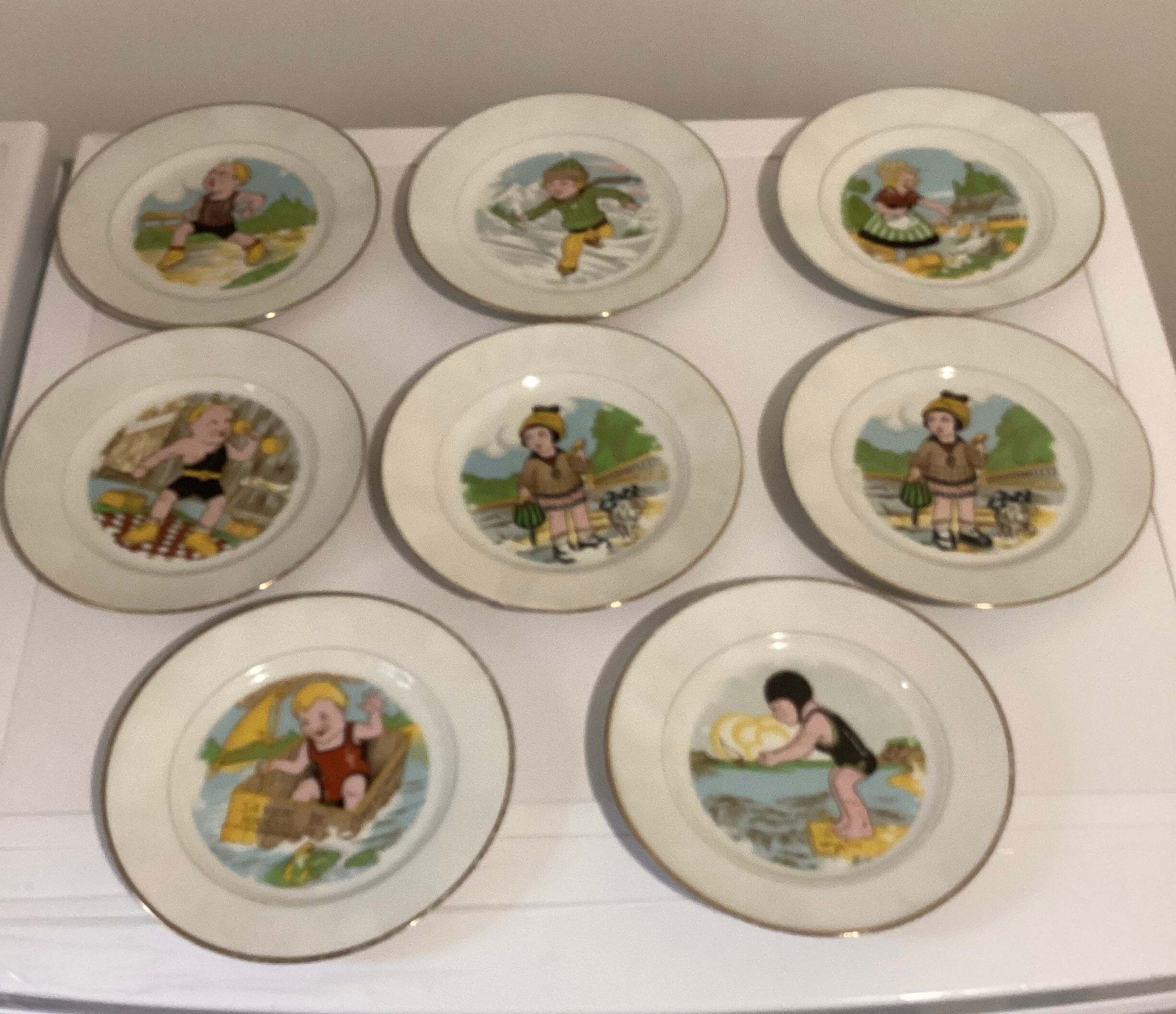 Set of 8 old dessert plates