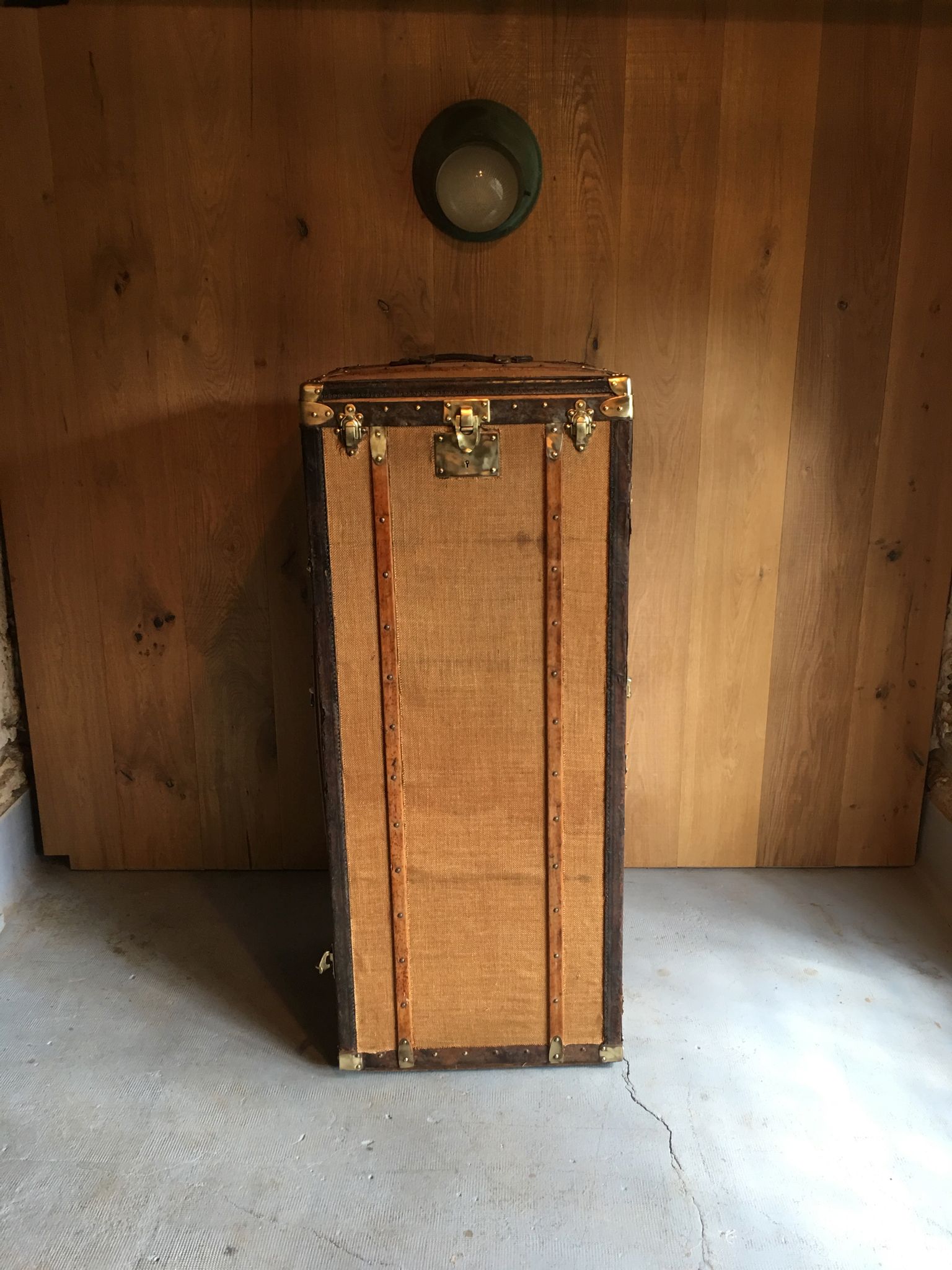Trunk cabin in wood and fabrics around 1940