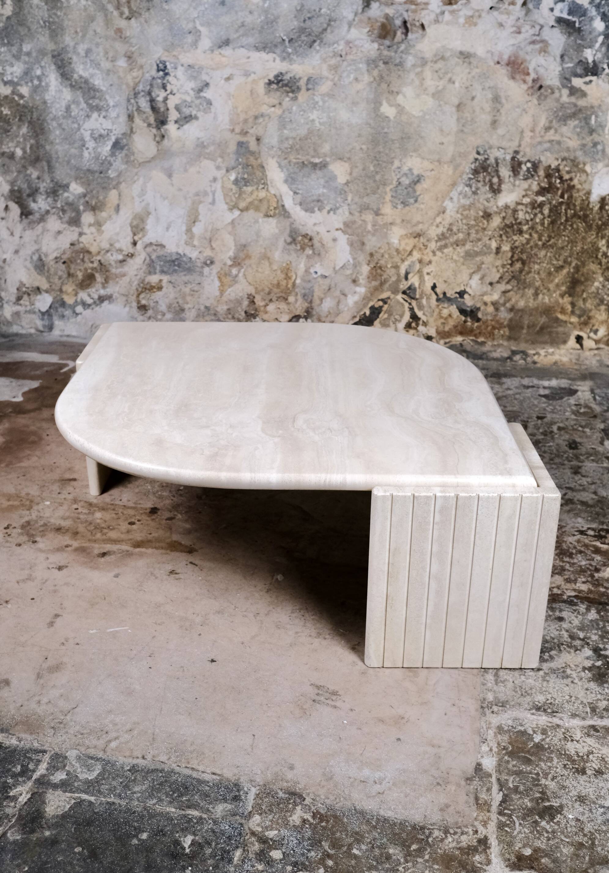 Table basse oeil en travertin, Roche Bobois, 1980s