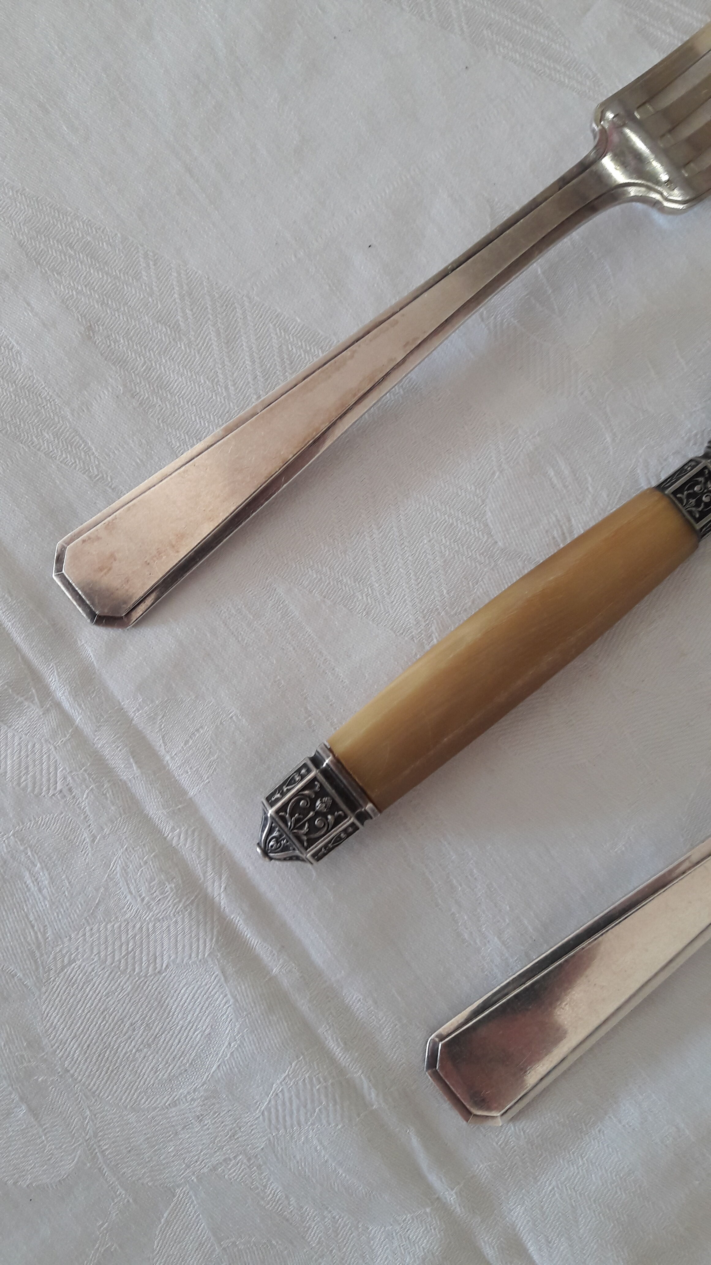 Former Art Deco housewife in silver metal