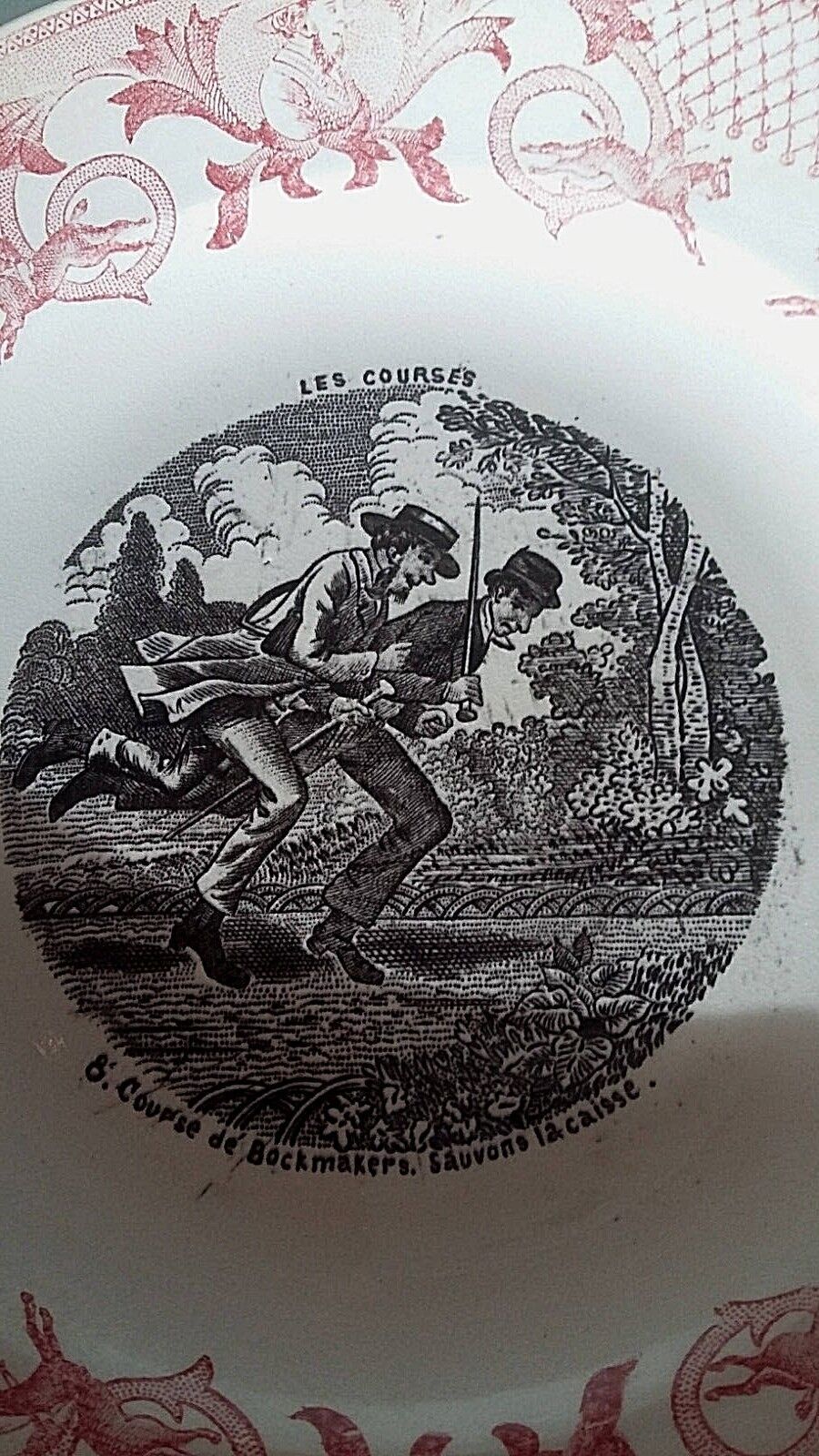 Talking plate themed Pexonne races