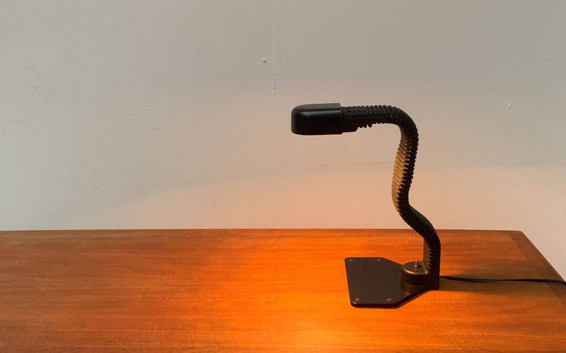 Vintage space age Cobra table lamp by Masayuki Kurokawa