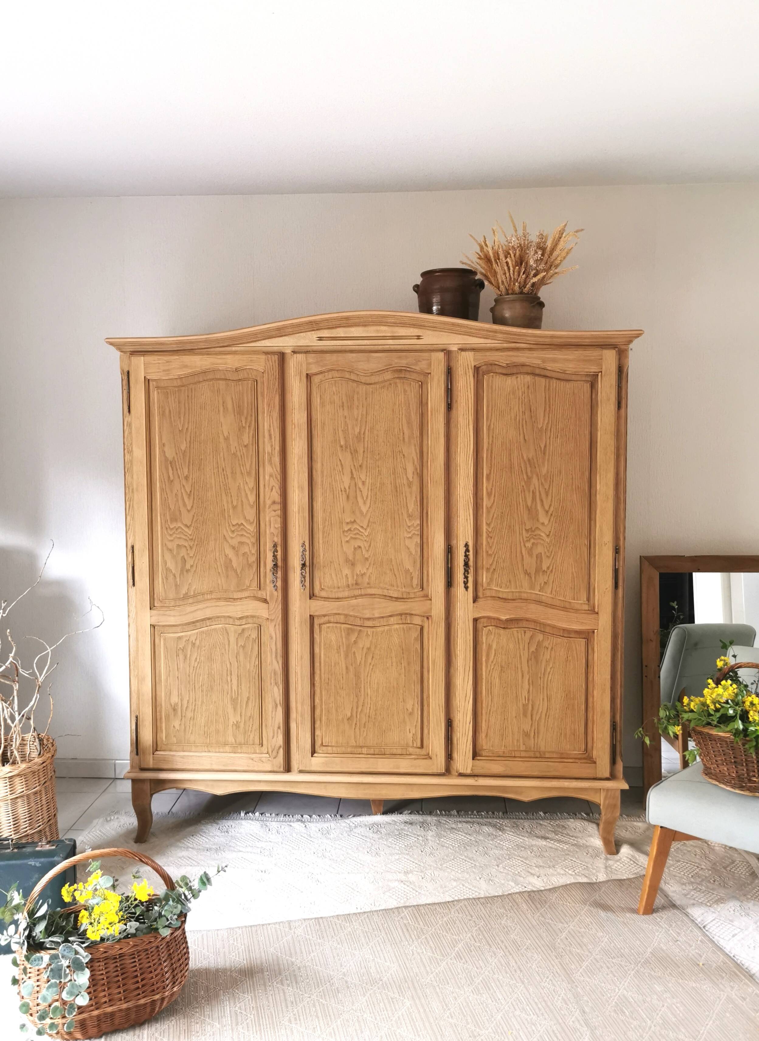 Antique wardrobe with 3 doors
