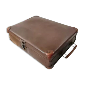 Valise en carton atypique
